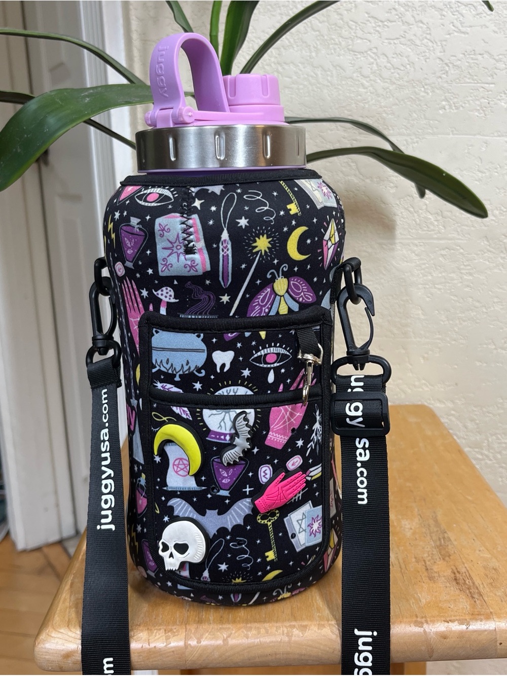 Juggyusa Purple Black Patterned Insulated Bottle Carrier